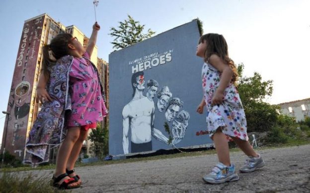 David Bowie, Sarajevo lo omaggia con un murale (FOTO)