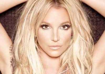 Britney Spears salute