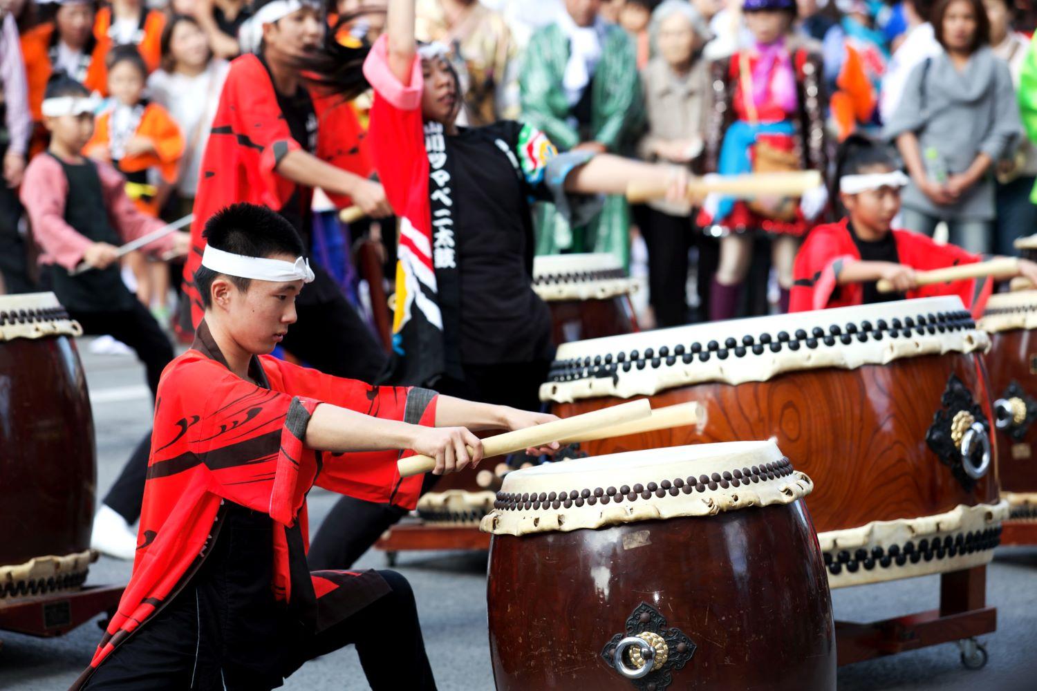La storia dei tamburi giapponesi taiko: forza e ritualità