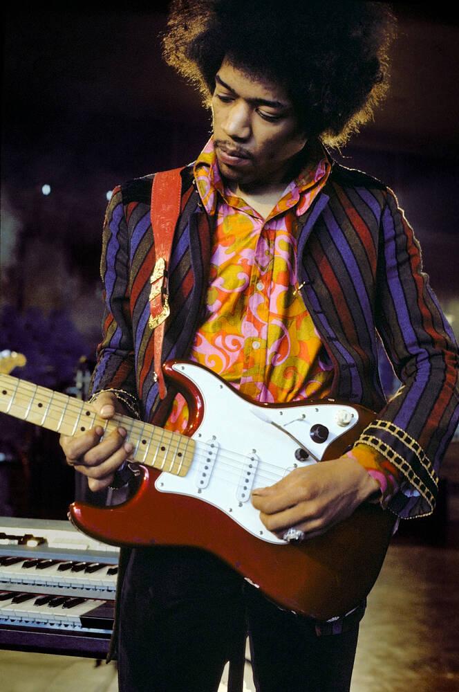 Jimi Hendrix a Woodstock: l’inno americano che sconvolse il mondo