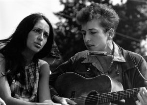 Come Bob Dylan ha trasformato la canzone folk in poesia sociale