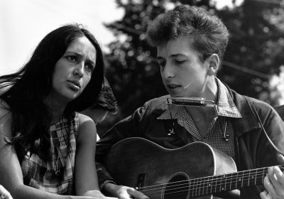Come Bob Dylan ha trasformato la canzone folk in poesia sociale