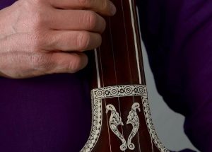 La storia del sitar: dallo yoga alla pop culture occidentale