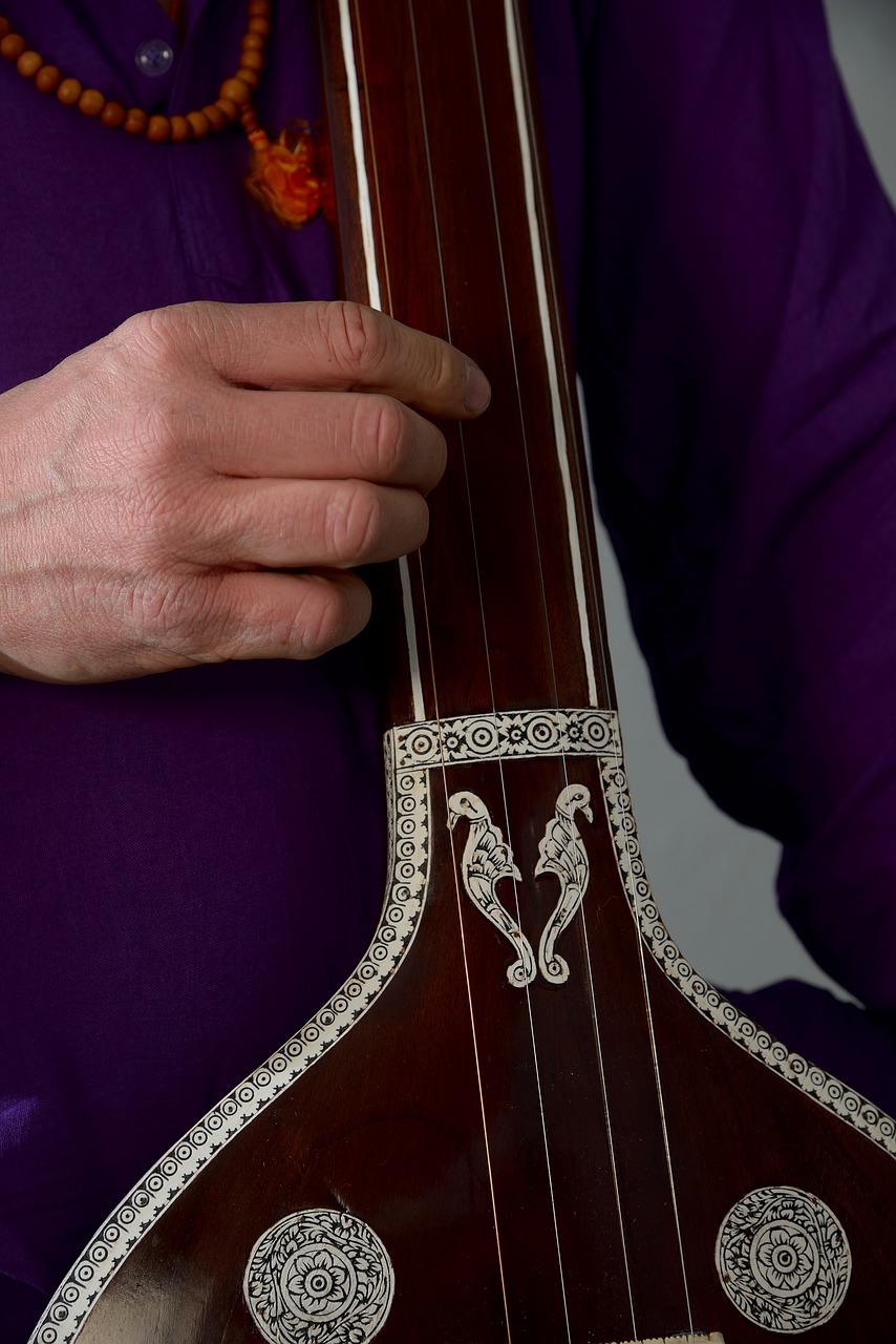 La storia del sitar: dallo yoga alla pop culture occidentale