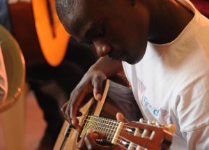 Strumenti africani che hanno influenzato il blues americano