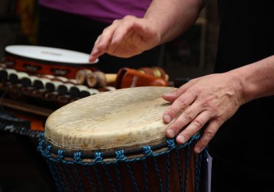 La storia dei tamburi africani djembe e talking drum