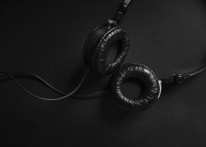 L’hard rock degli AC/DC: energia pura in “Back in Black”