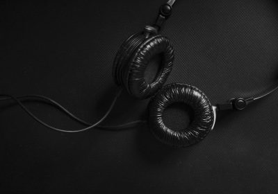 L’hard rock degli AC/DC: energia pura in “Back in Black”